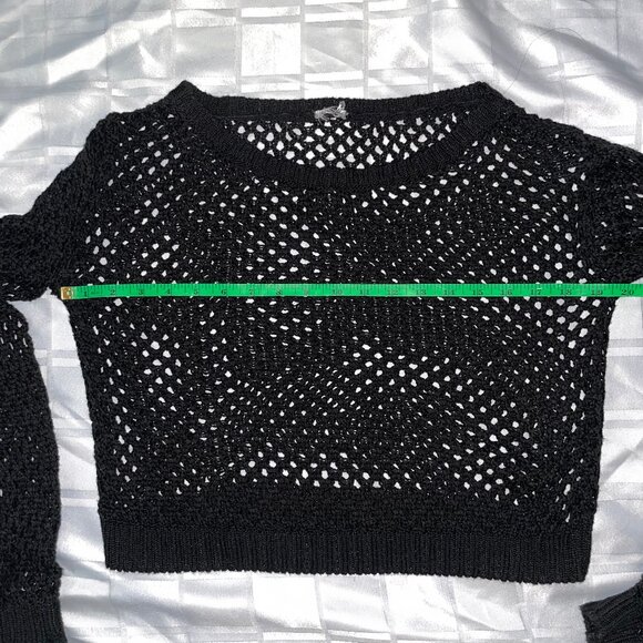🎉 Bundle Deal: 4 for $20! 🎉 mesh cropped sweater - Picture 3 of 5